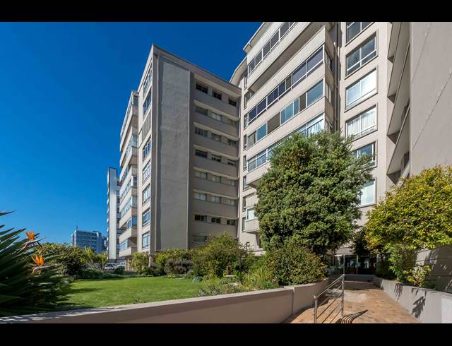 2 BEDROOM APARTMENT TO LET IN THREE ANCHOR BAY